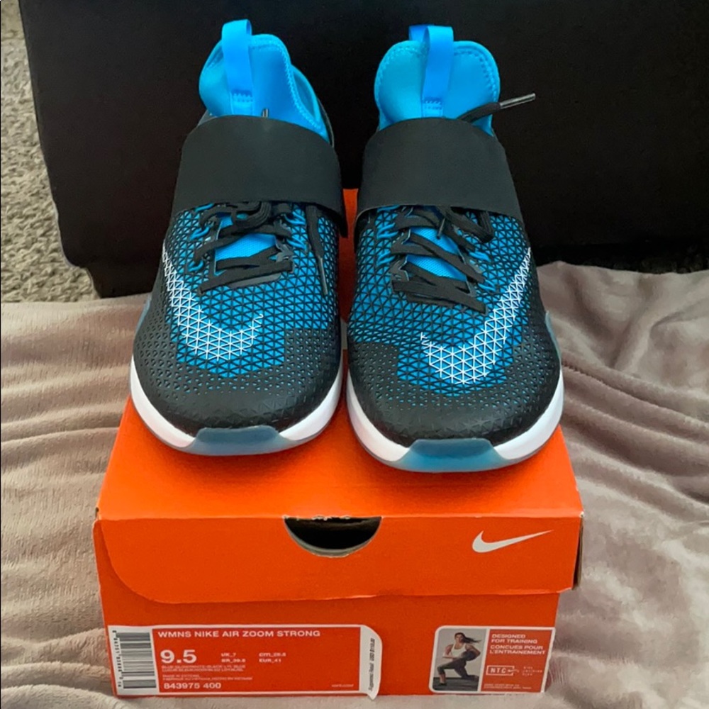 Women’s Nike Air Zoom Strong Size 9.5